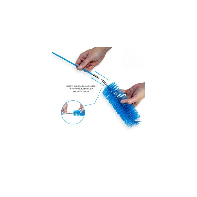 Internal cleaning brush for skyVac® poles