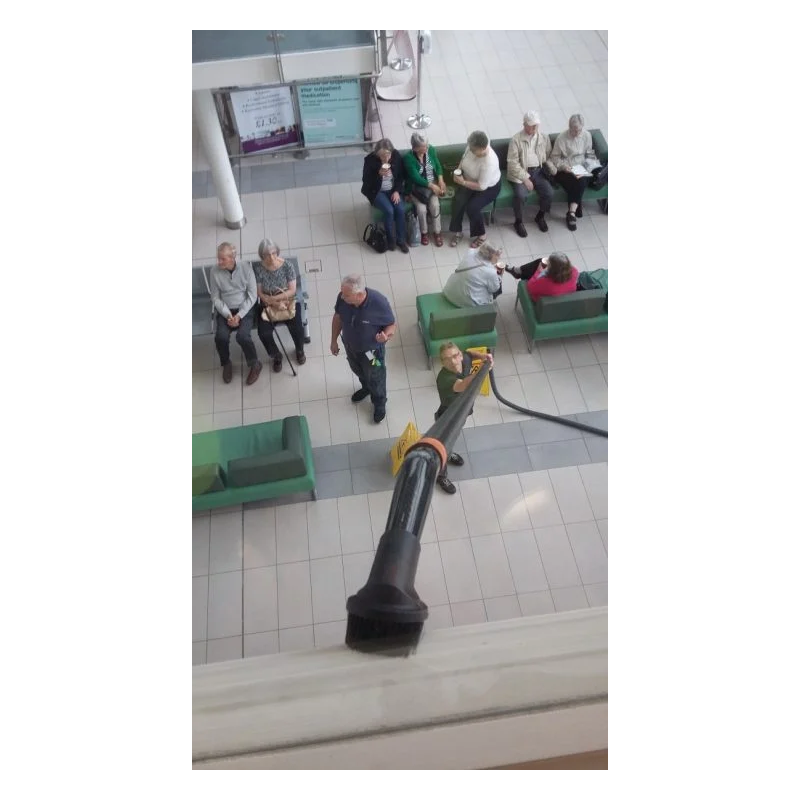 Internal brush kit for vacuuming at height