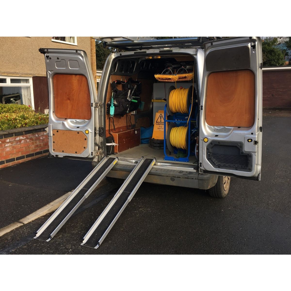 Reinforced telescopic ramp